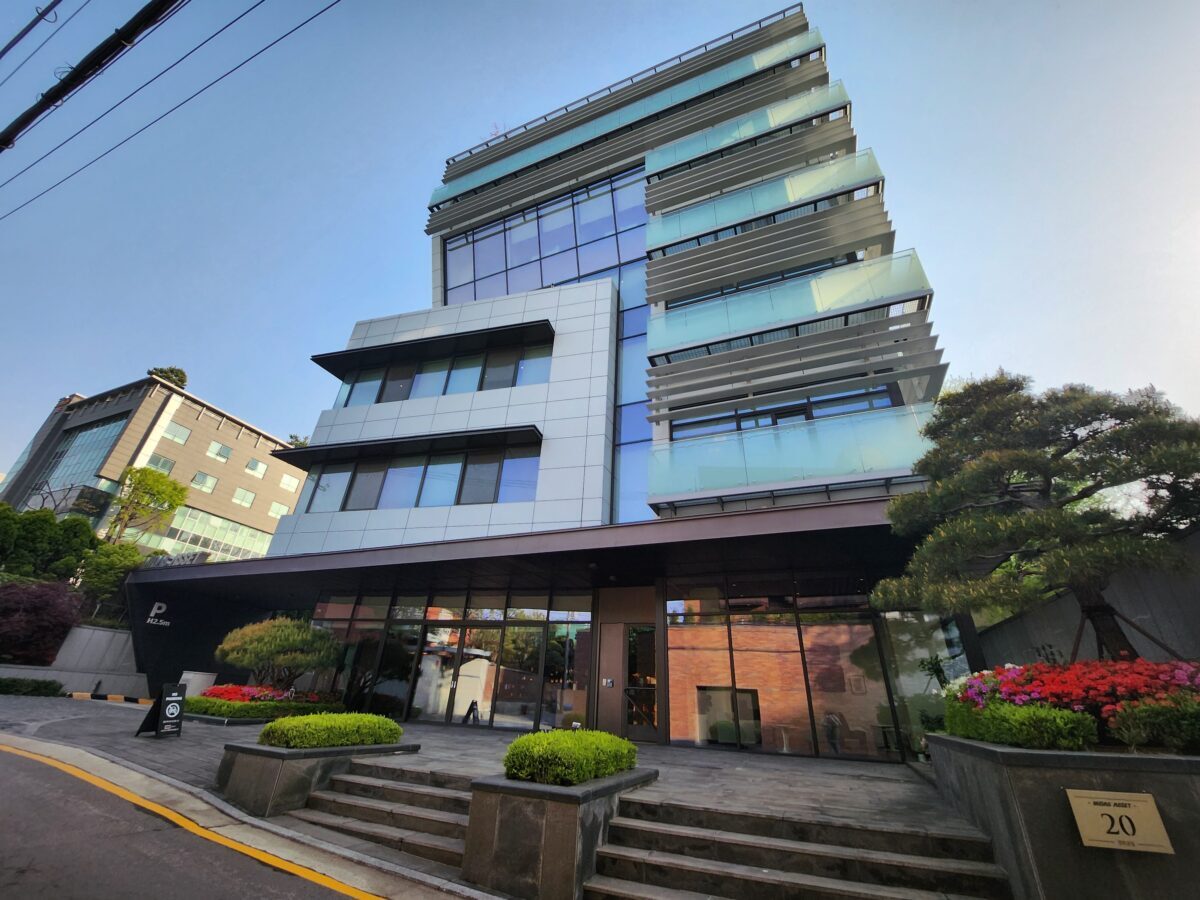 기업 사옥 건물 전체 단열필름 시공 현장 사진